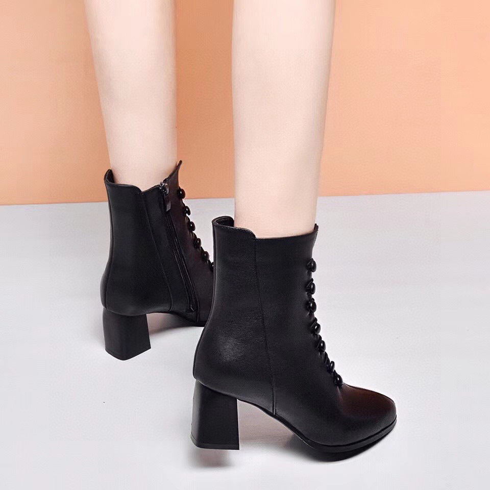 Botas de moda de tacón grueso con doble botonadura y estilo británico