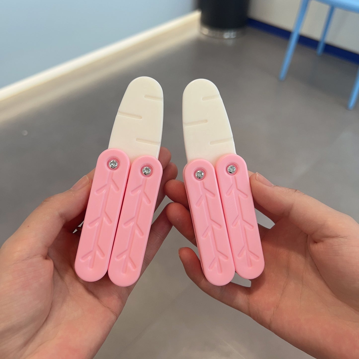 Descompresión del bebé del cuchillo de la mariposa de la zanahoria 3D