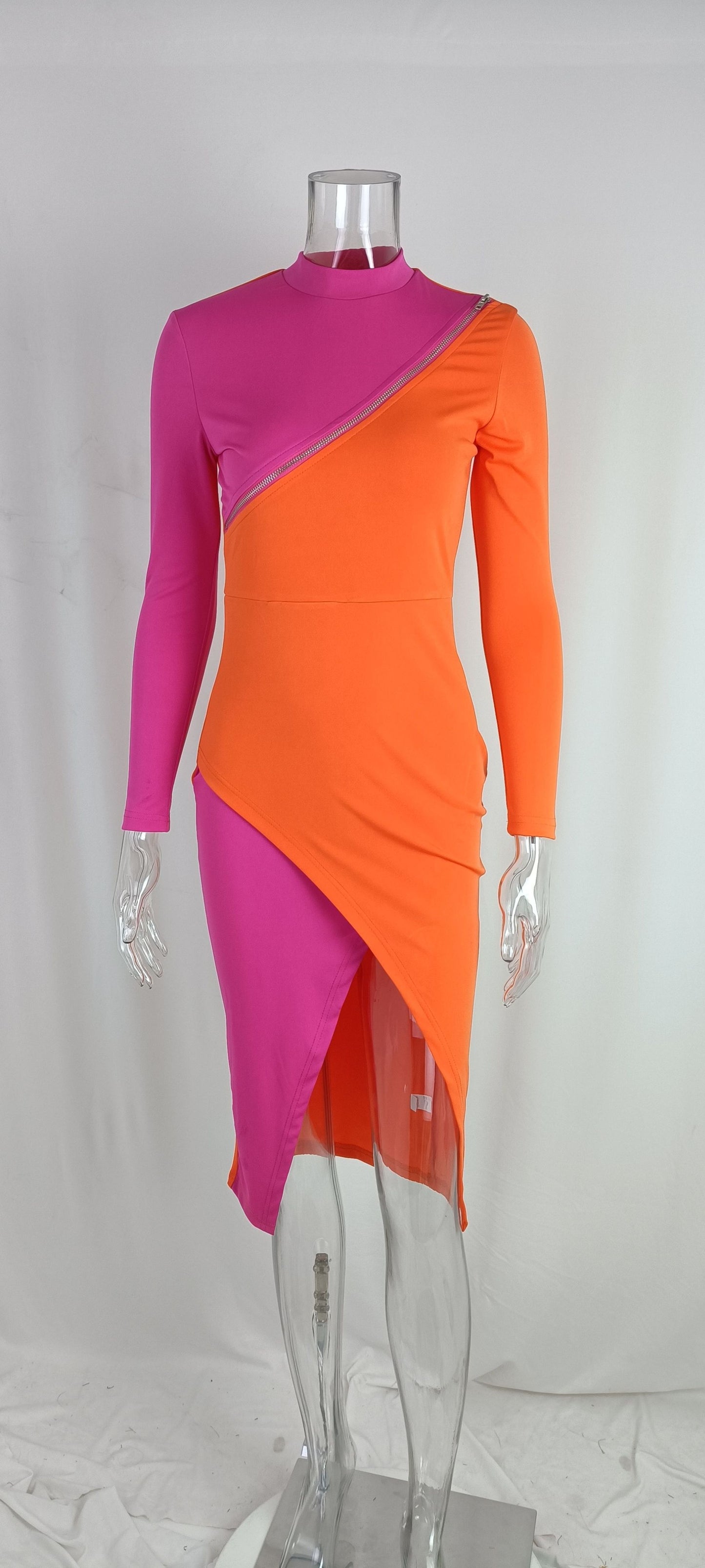 Vestido ajustado con cremallera, manga larga y cintura alta