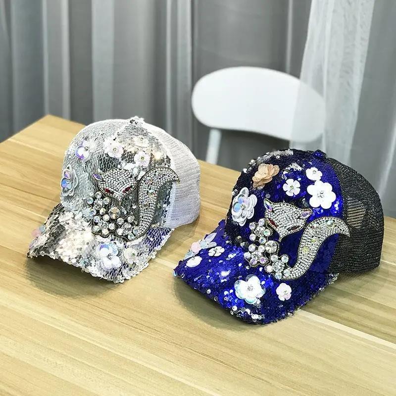 Sombrero de verano con flores de zorro y diamantes de imitación