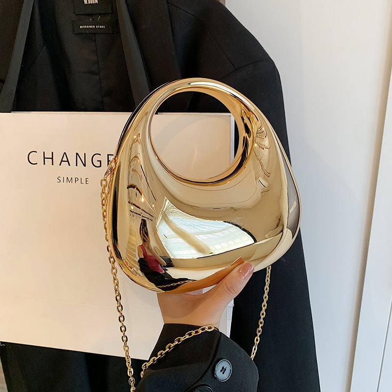 Sac à main en acrylique doré de petite taille avec chaîne oblique