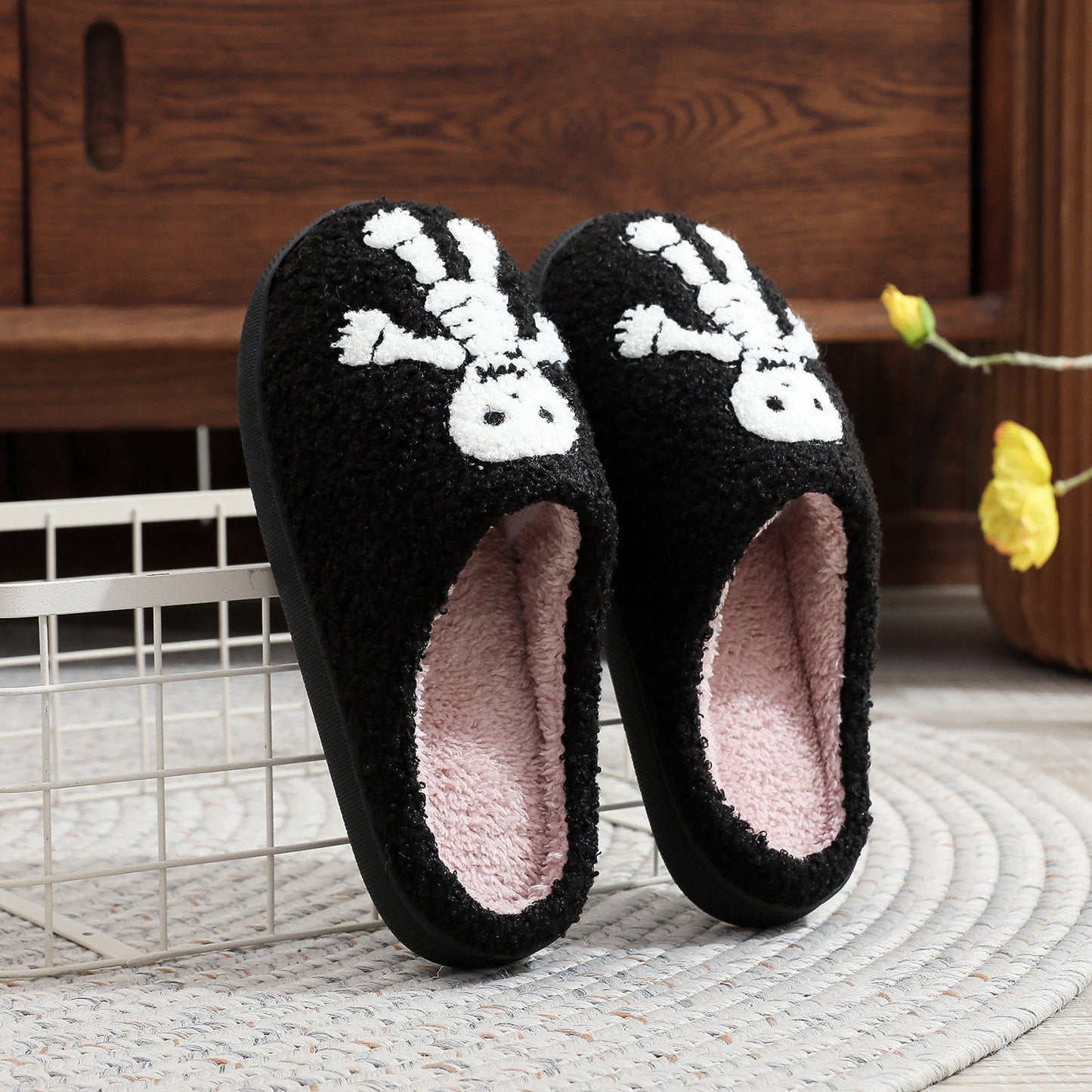 Chaussons en coton brodés tête de mort pour Halloween