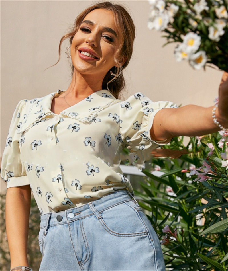 Blusa blanca de gasa con estampado suelto y solapa