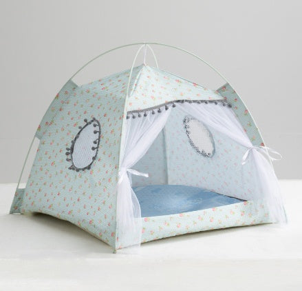 Cama para mascotas cerrada en casa