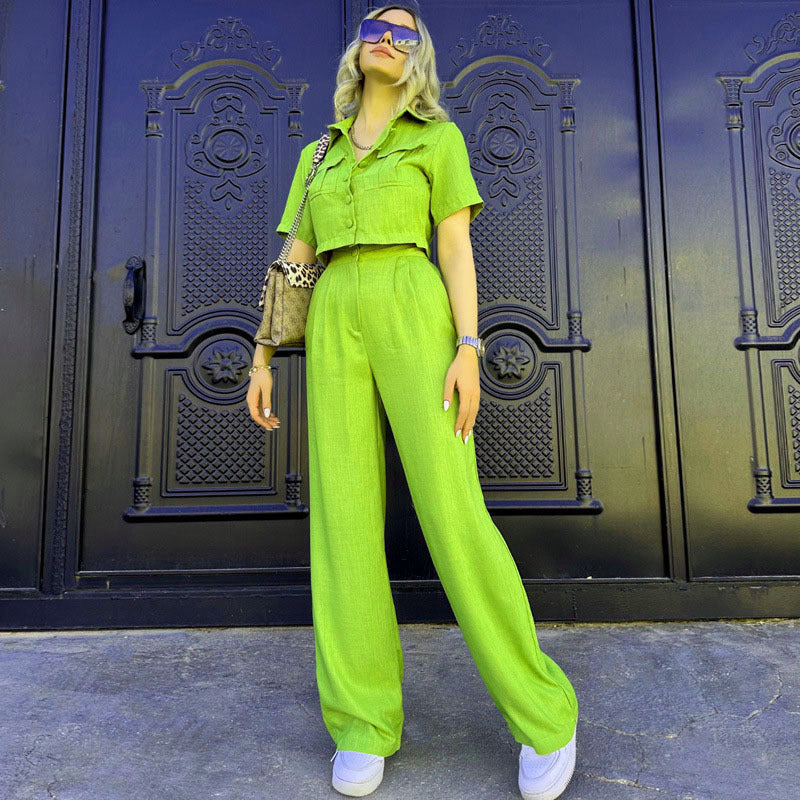 Traje de dos piezas elegante y moderno para mujer