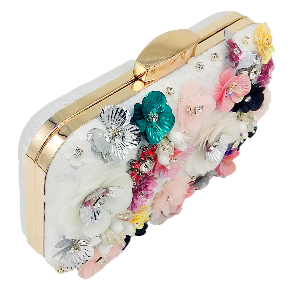 Pochette de soirée à perles et fleurs