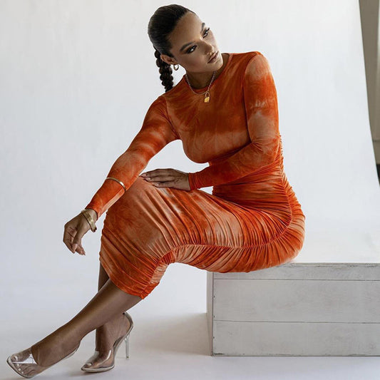 Vestido ajustado estampado y teñido con cuello redondo y manga larga