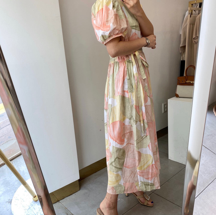 Vestido ajustado con escote cuadrado y estampado de manchas retro
