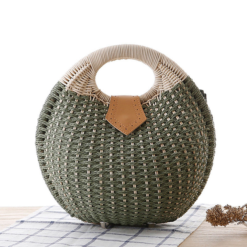 Elegante bolso redondo de ratán
