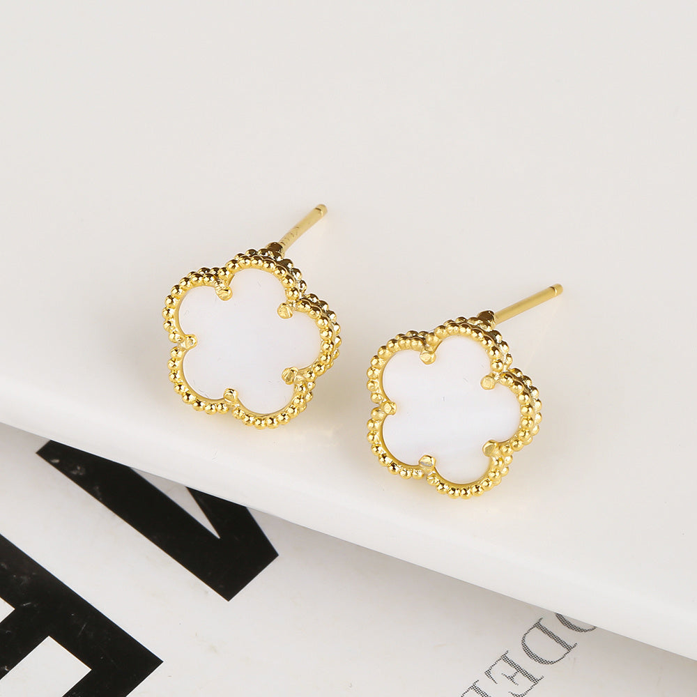 Pendientes de concha blanca con flor de cinco hojas y piedra natural