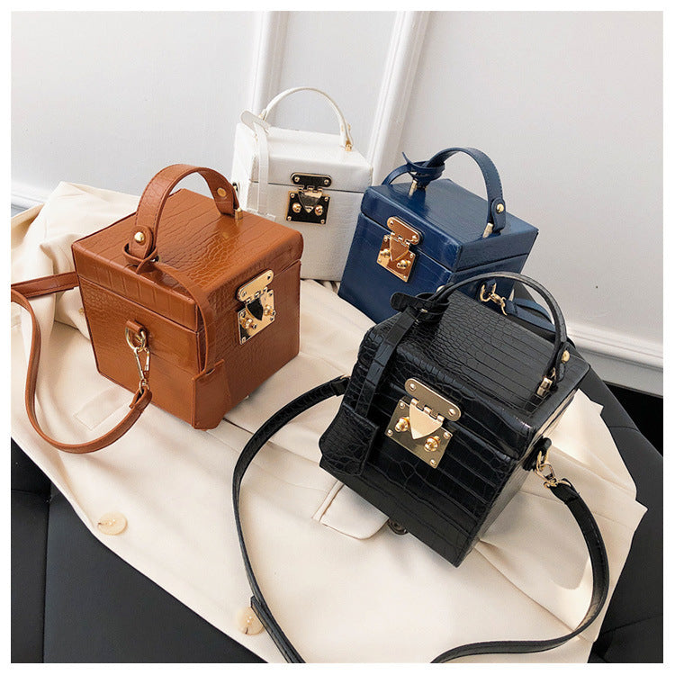 Bolso de hombro con personalidad de caja que combina con todo