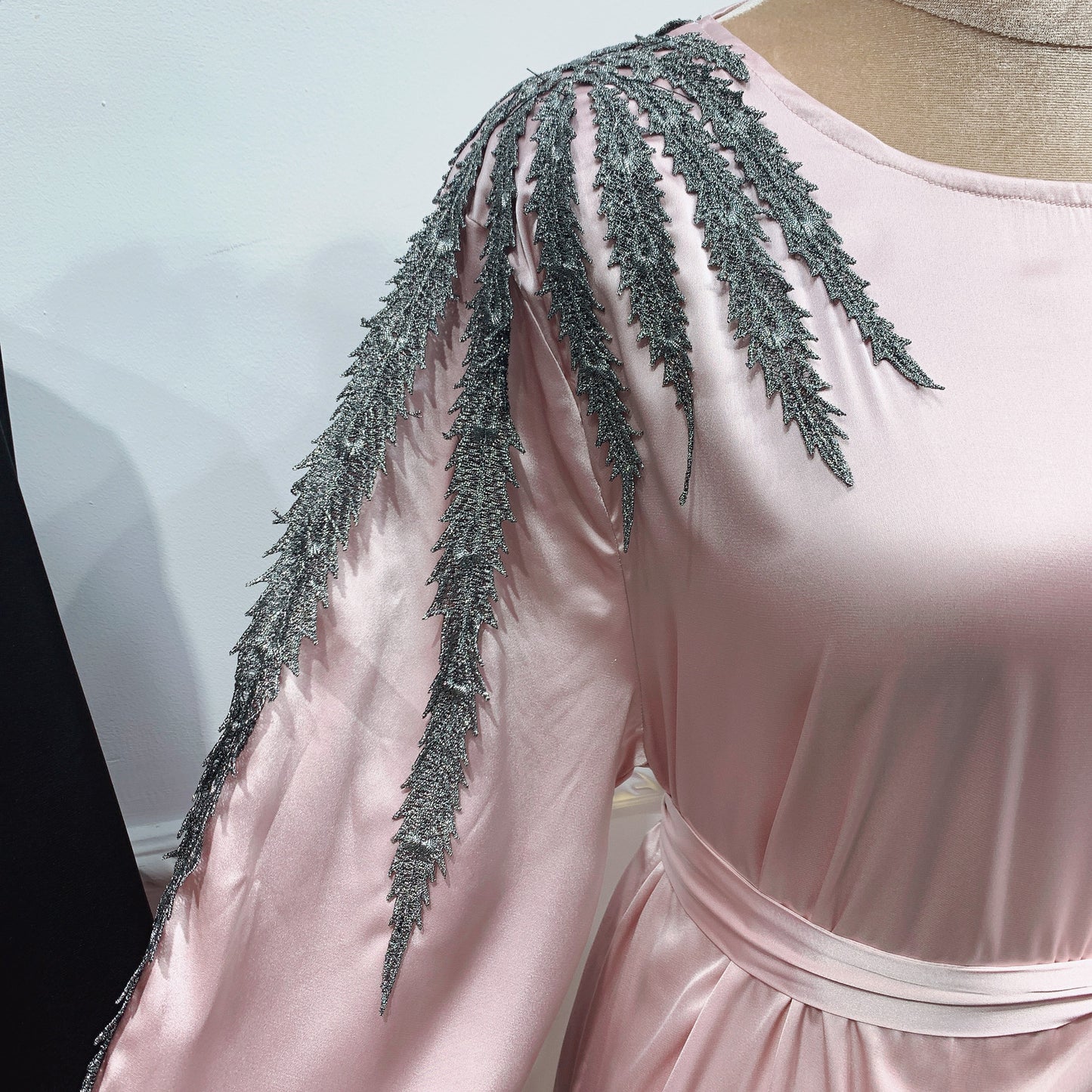 Vestido tipo cárdigan con mangas bordadas exquisitas de Loriya para mujer