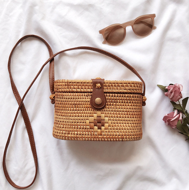 Nuevo bolso tejido de mimbre de Bali, bolso redondo tipo mensajero de viaje de playa tejido de paja Retro