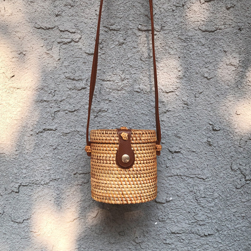 Nuevo bolso tejido de mimbre de Bali, bolso redondo tipo mensajero de viaje de playa tejido de paja Retro