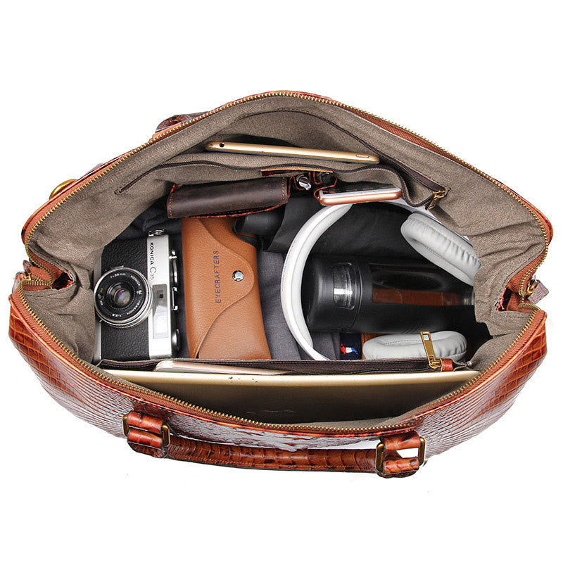 Bolso deportivo de cuero auténtico con estampado de cocodrilo marrón