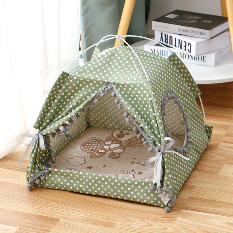 Cama para mascotas cerrada en casa