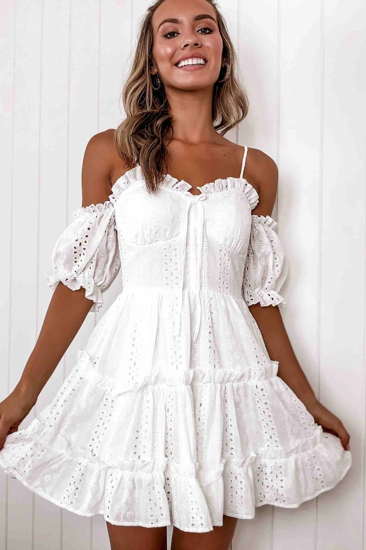 Hollow Lace Wrap Chest Strap Stitching Sleeves Pleated Lace Dress