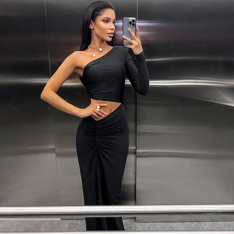 Robe fendue sexy à épaules obliques et plissée