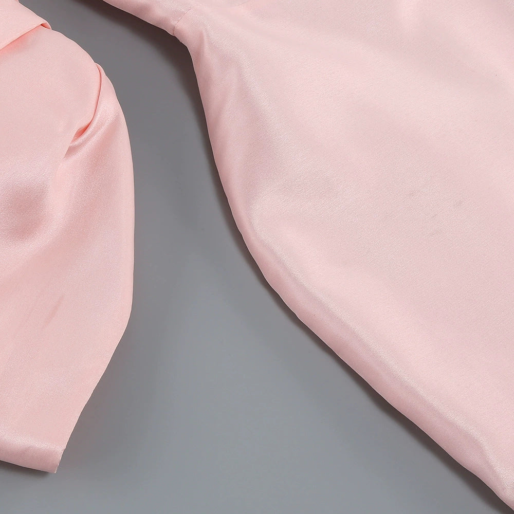 Vestido de noche abullonado de color rosa con cintura adelgazante de estilo francés