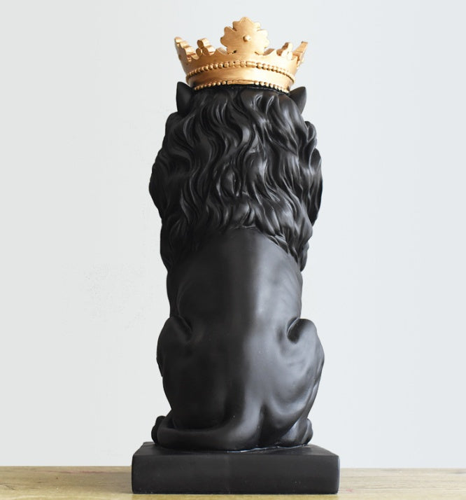 Ornement de lion couronné