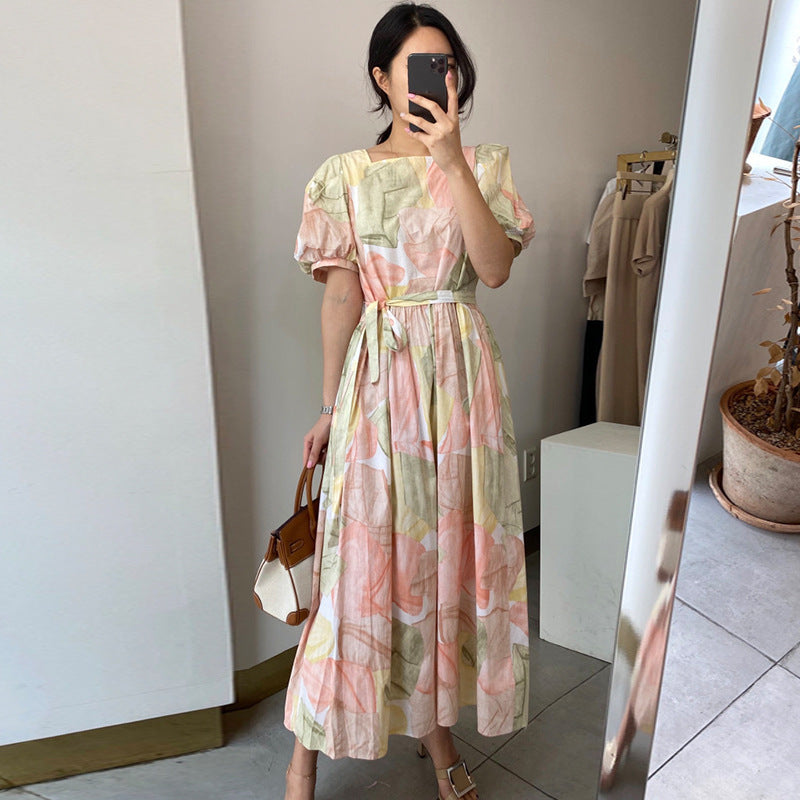 Vestido ajustado con escote cuadrado y estampado de manchas retro