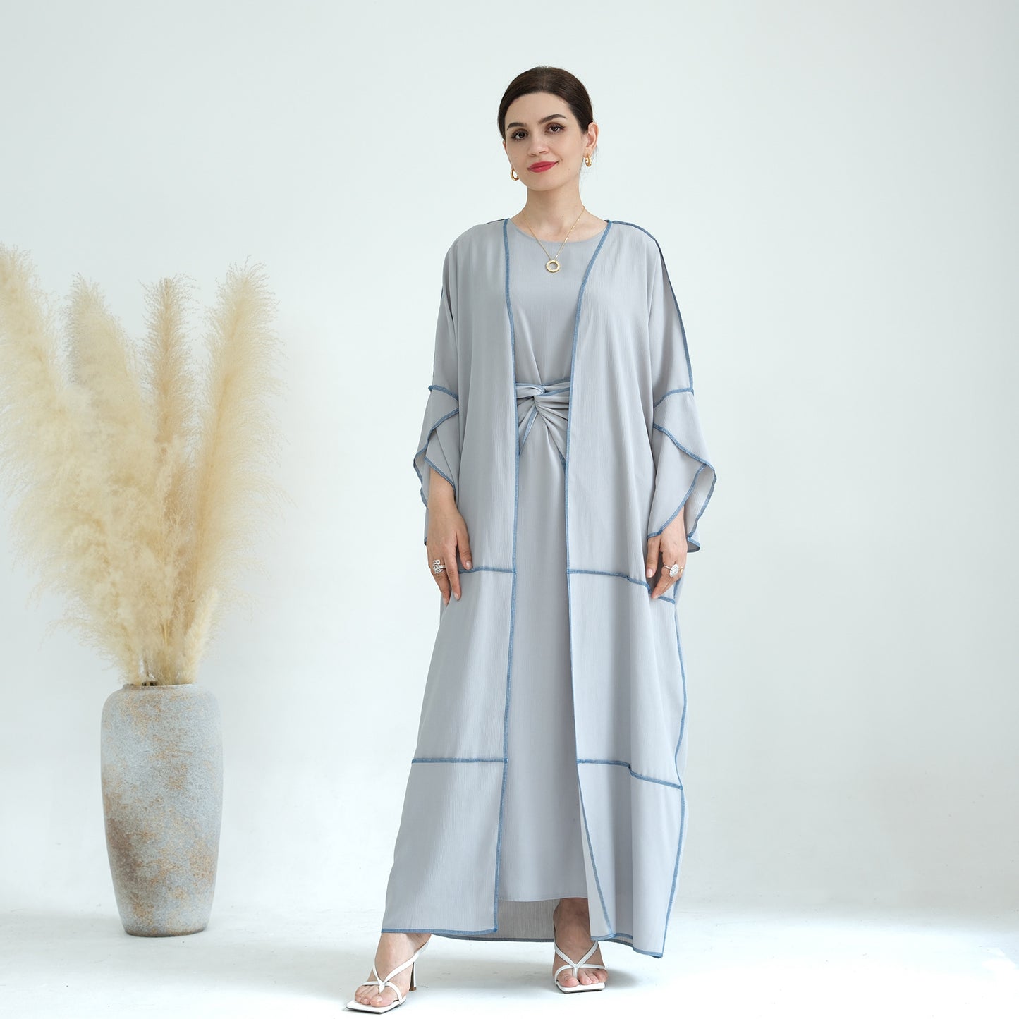 Ensemble trois pièces avec jupe châle de couleur unie