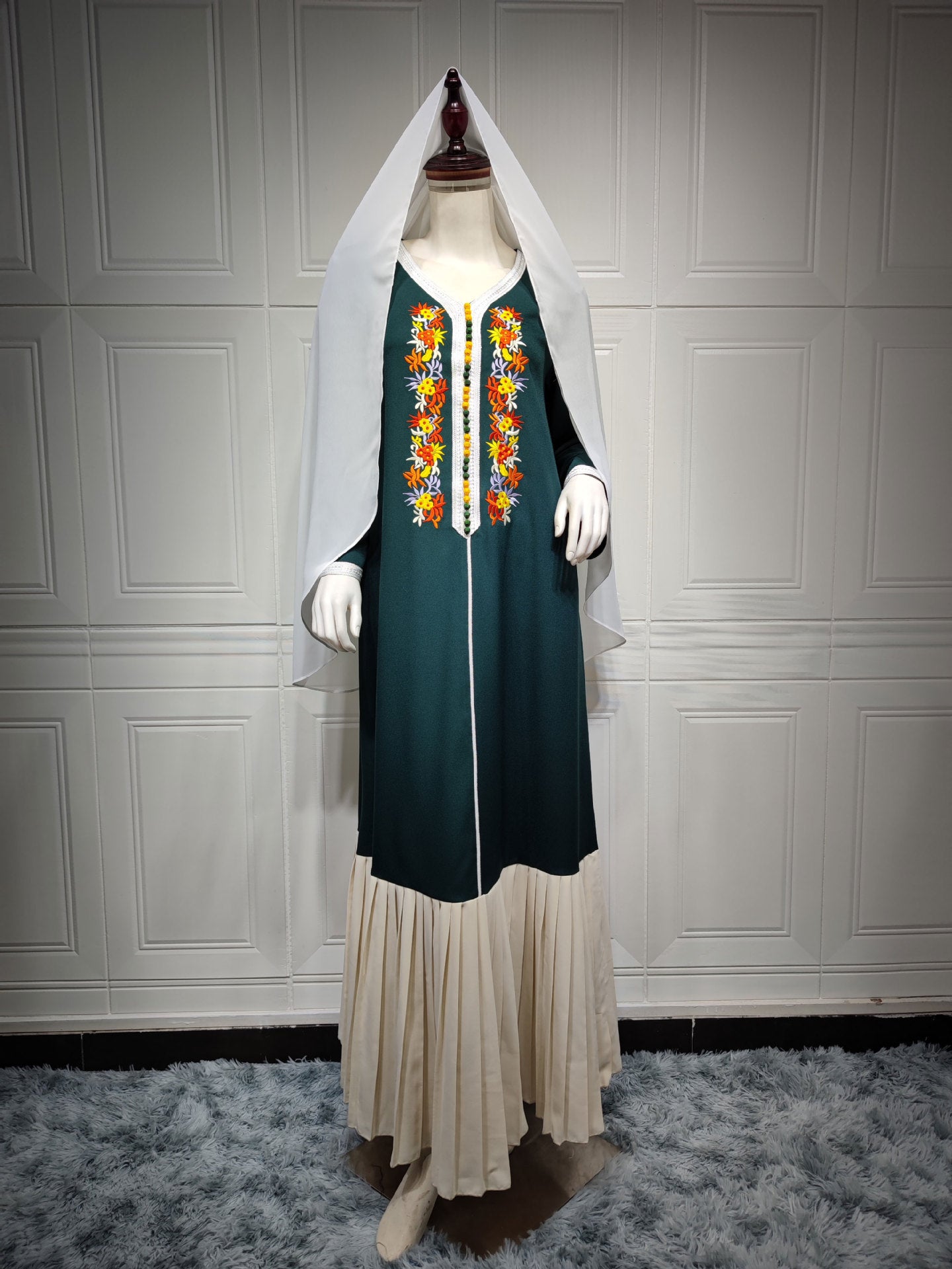 Robe en mousseline de soie brodée quatre saisons