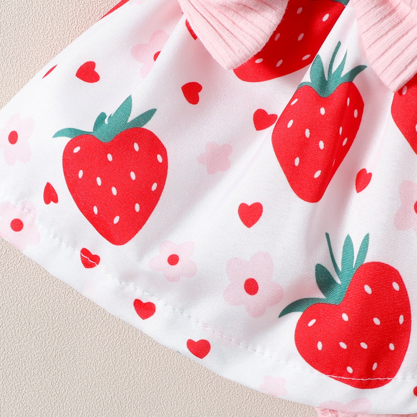 Mameluco de verano sin mangas con lazo y estampado de fresa para niños pequeños