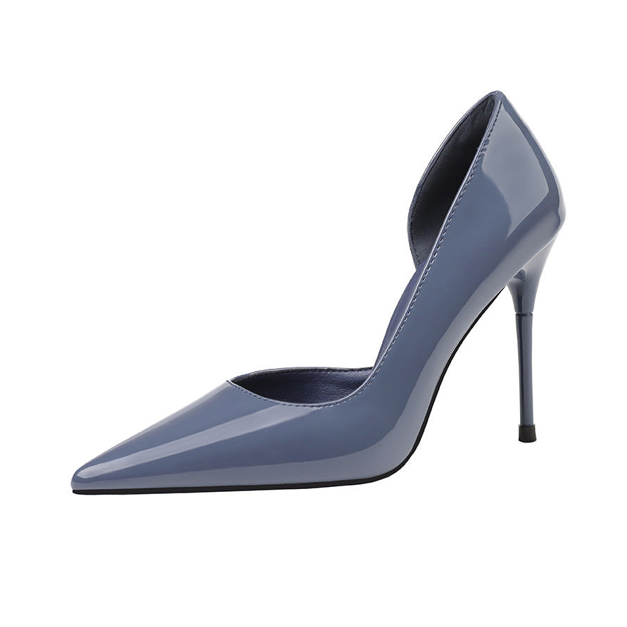 Zapatos de tacón alto con punta puntiaguda y stilettos huecos