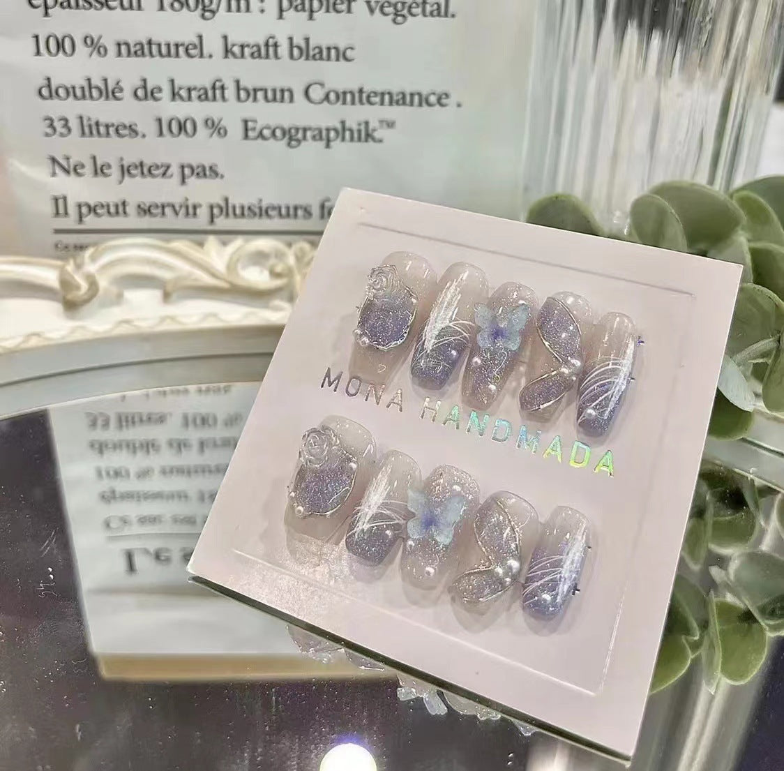 Ongles de mariée purement portés à la main