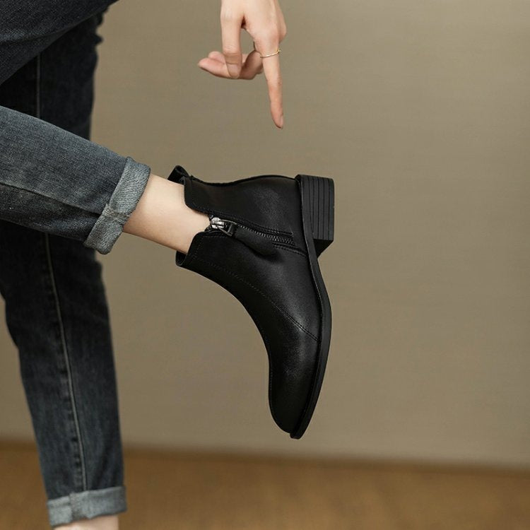Botas cortas británicas de cuero suave con punta redonda y cremallera lateral