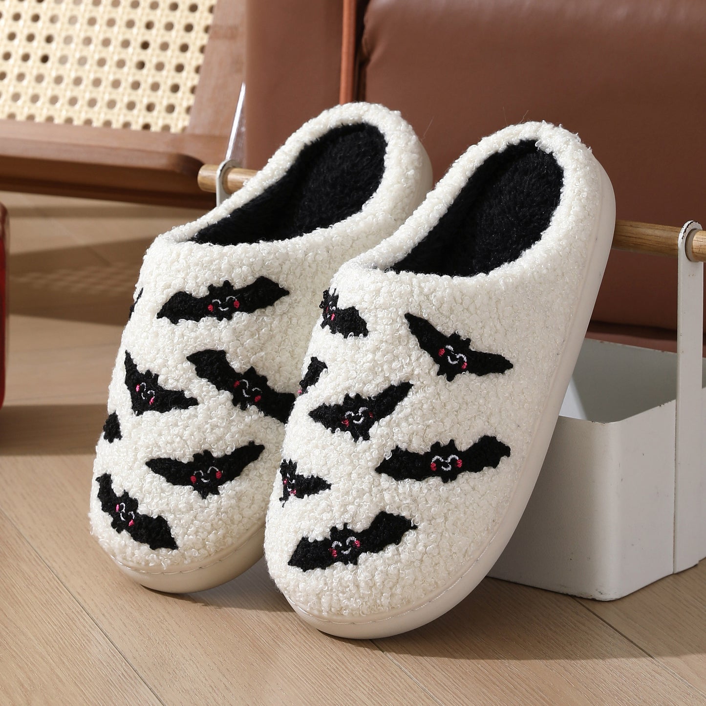 Chaussons d'hiver chauds pour femme, motif tête de mort et rose, idéal pour l'intérieur ou la chambre à coucher