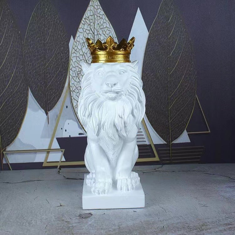 Ornement de lion couronné
