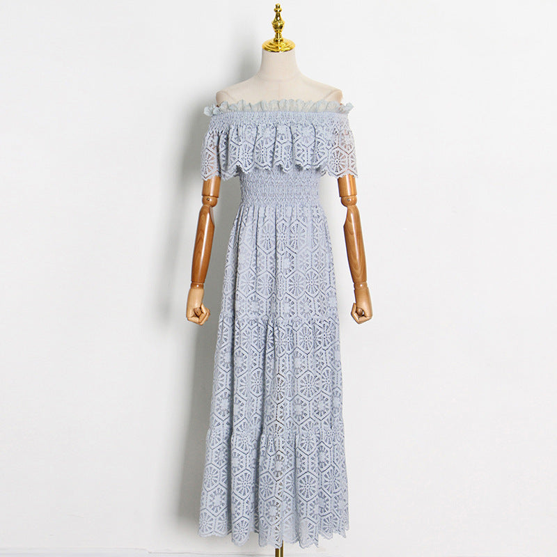 Vestido con vuelo y un solo hombro con ribete de volantes