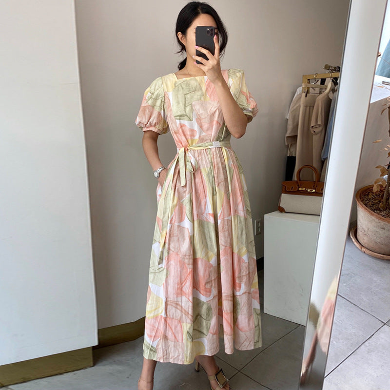 Vestido ajustado con escote cuadrado y estampado de manchas retro