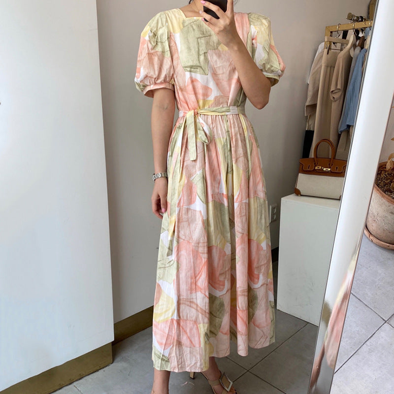 Vestido ajustado con escote cuadrado y estampado de manchas retro