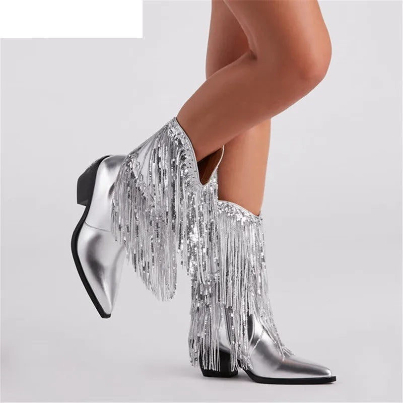 Botas con borlas y tacón grueso