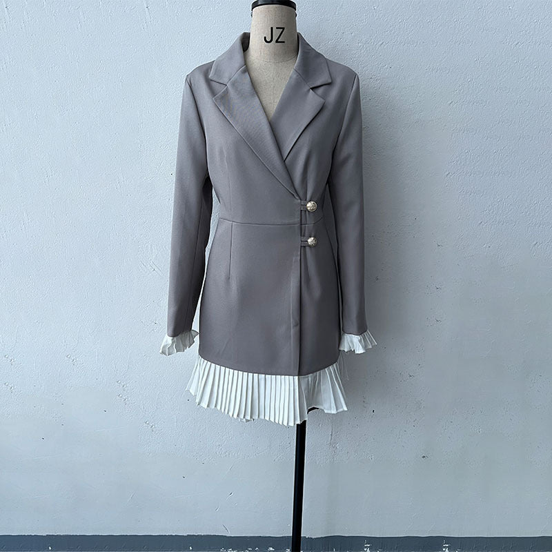 Vestido de traje con volantes y patchwork