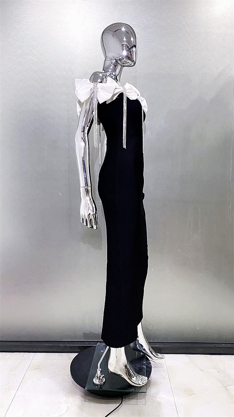 Robe tube blanche à strass et pompons