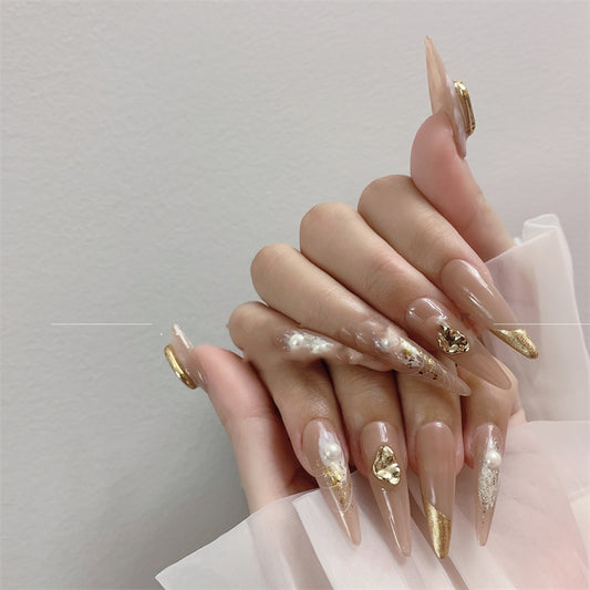 Ongles longs au thé au lait pour fille riche et de grande classe