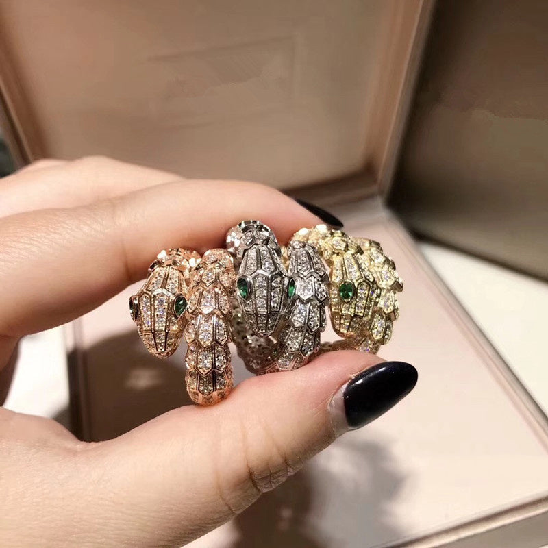Conjunto de anillo y pulsera de serpiente con diamantes y microconjunto chapado en oro de latón