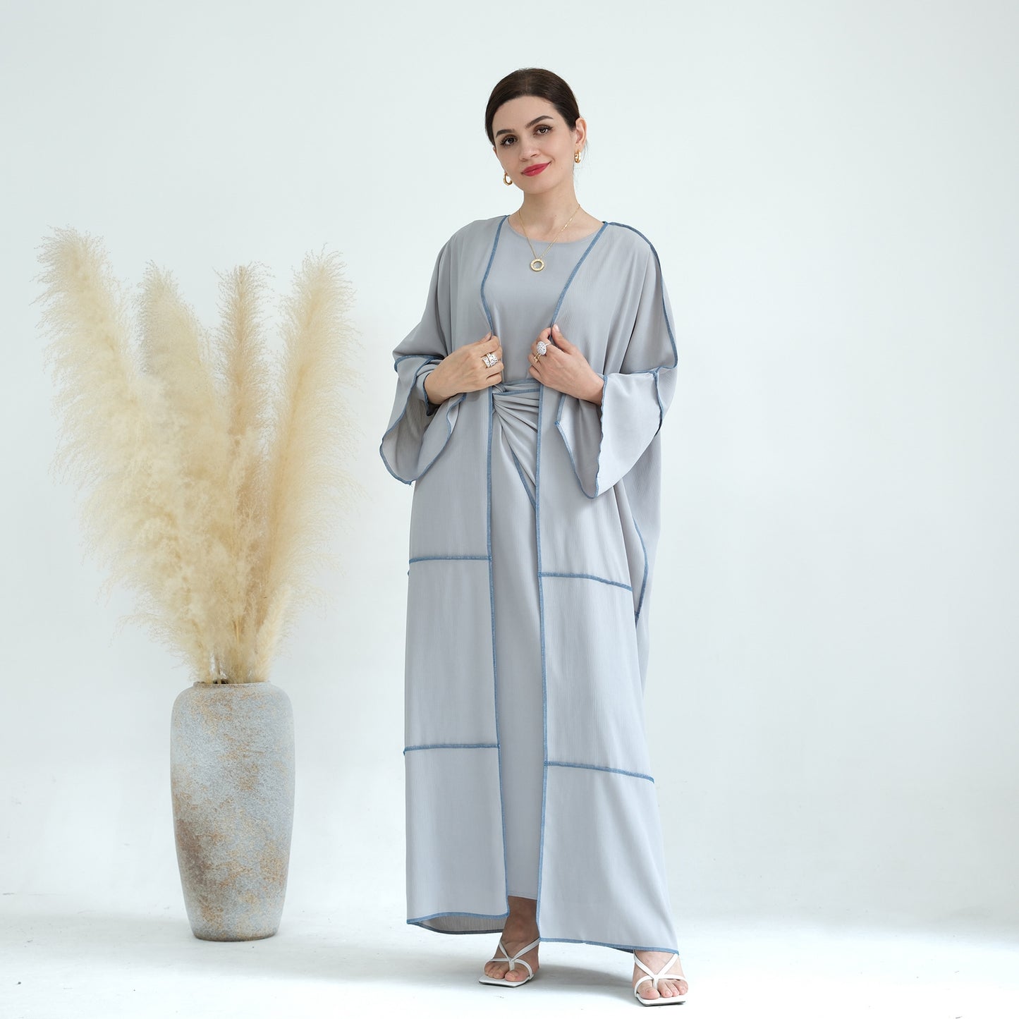 Ensemble trois pièces avec jupe châle de couleur unie
