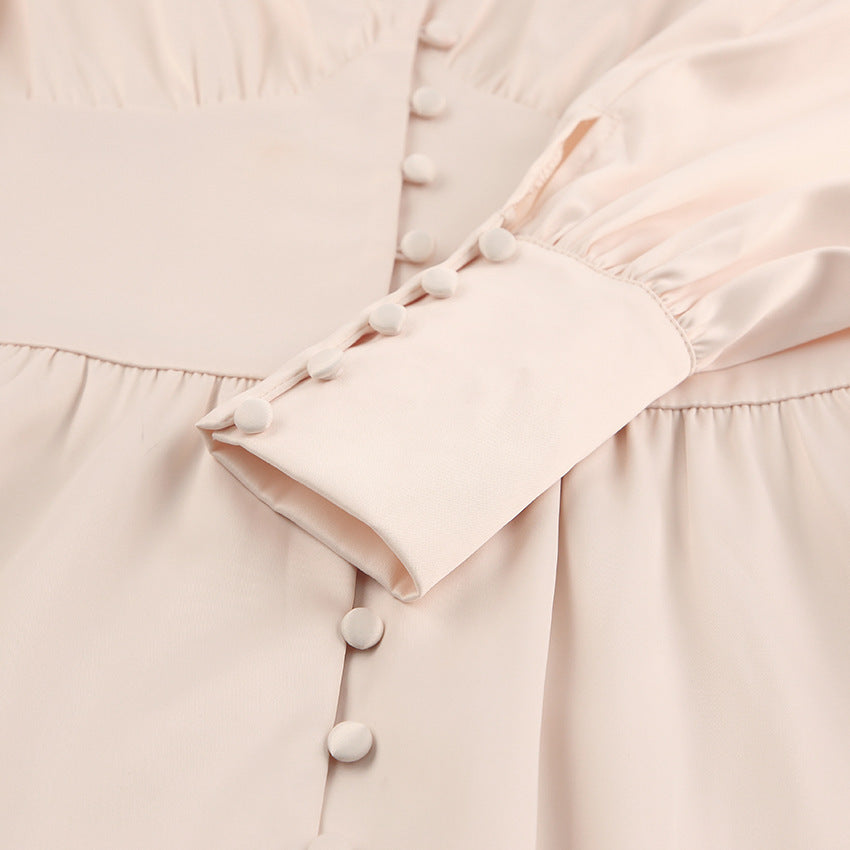 Robe moulante à manches lanternes et taille fine