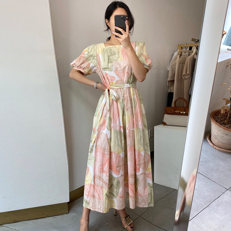 Vestido ajustado con escote cuadrado y estampado de manchas retro