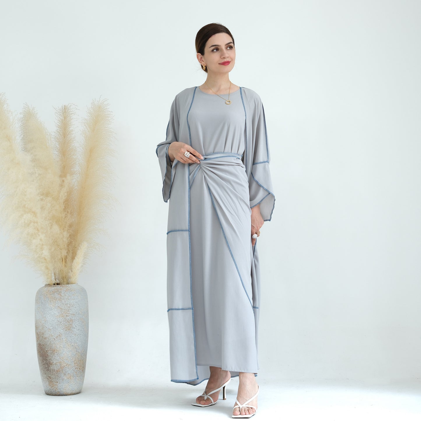 Ensemble trois pièces avec jupe châle de couleur unie