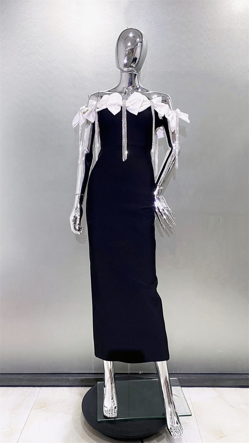 Robe tube blanche à strass et pompons