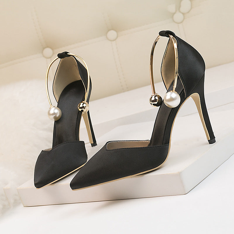 Tacones altos puntiagudos huecos de raso para mujer