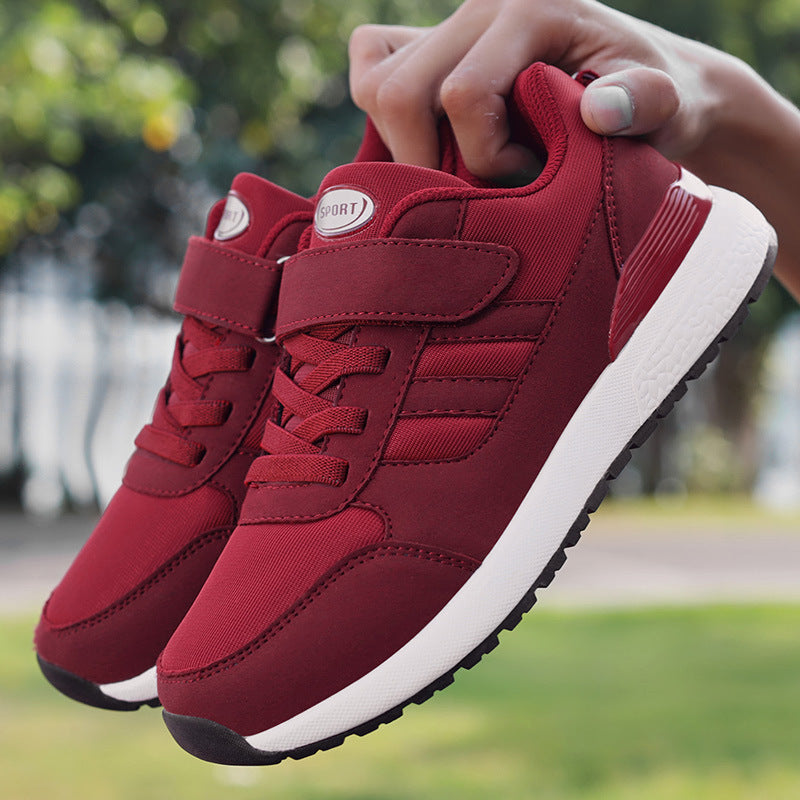 Zapatillas De Deporte De Mediana Edad Y Ancianos Pareja Casual De Fondo Suave