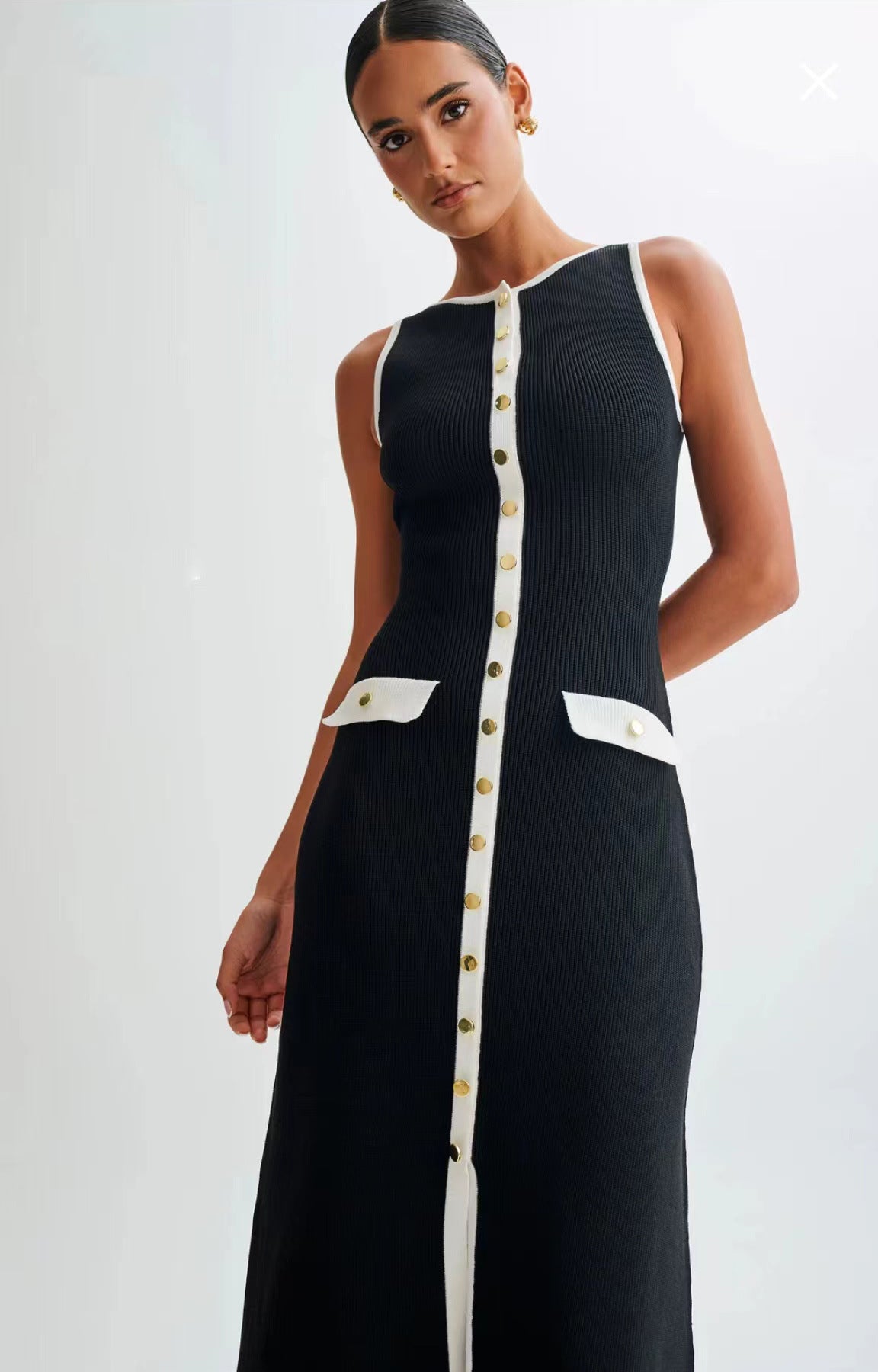 Robe élégante en laine noire pour femme