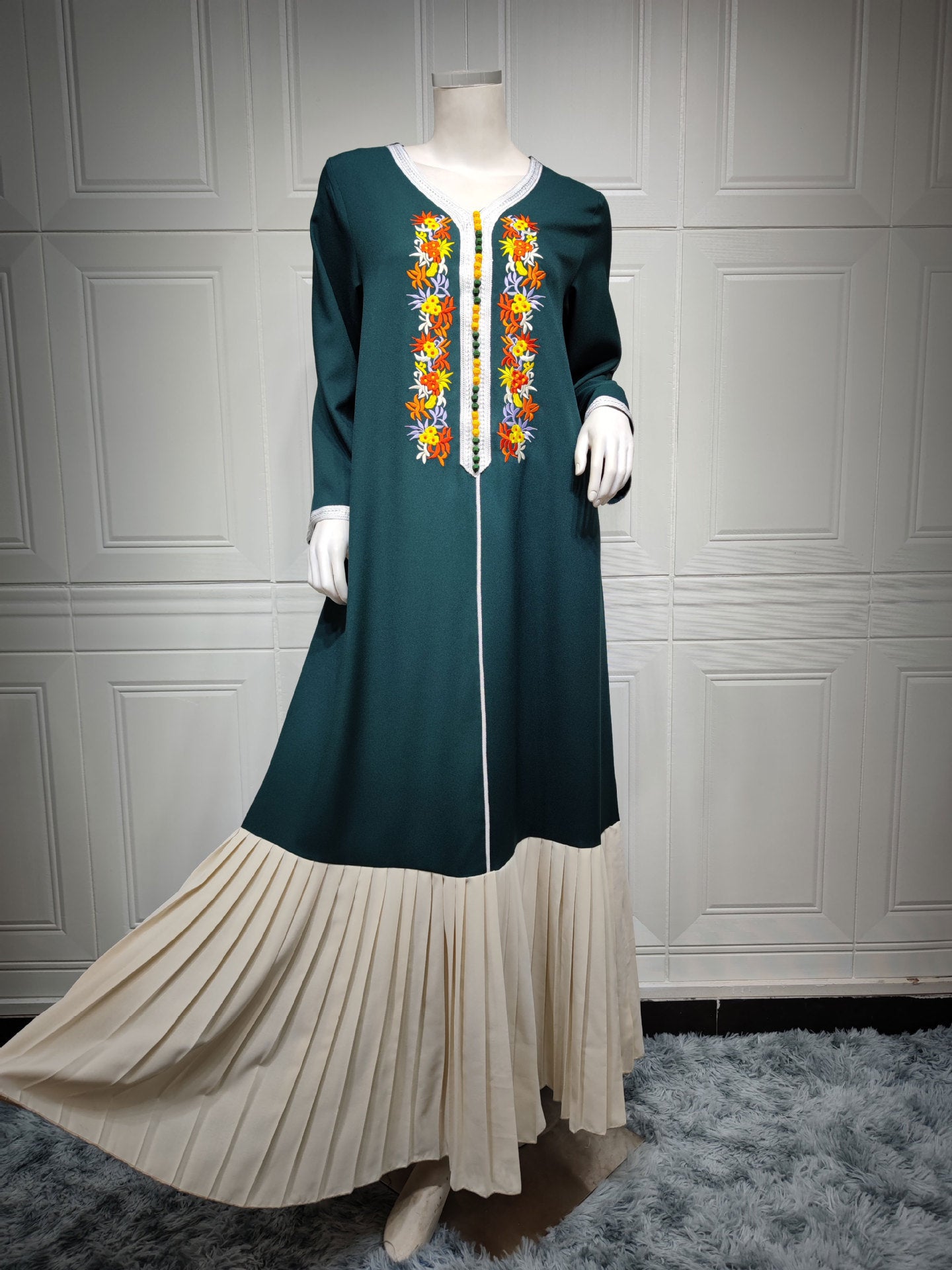 Robe en mousseline de soie brodée quatre saisons